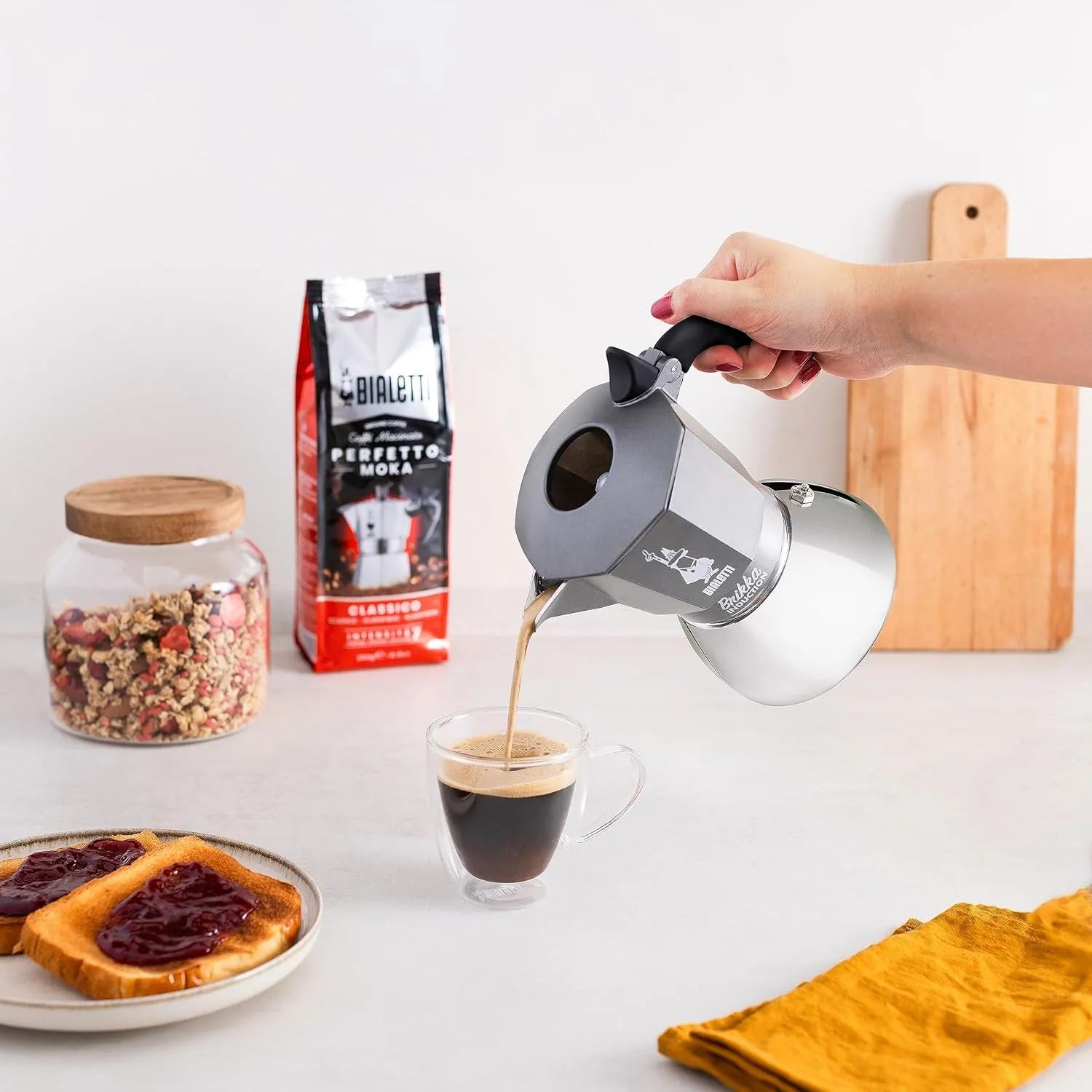 Bialetti Brikka Induction Coffee Maker, 4 Cup (170ml), Espresso Bar Style, Suitable for All Types of Cookers, Stylish Design, Silver