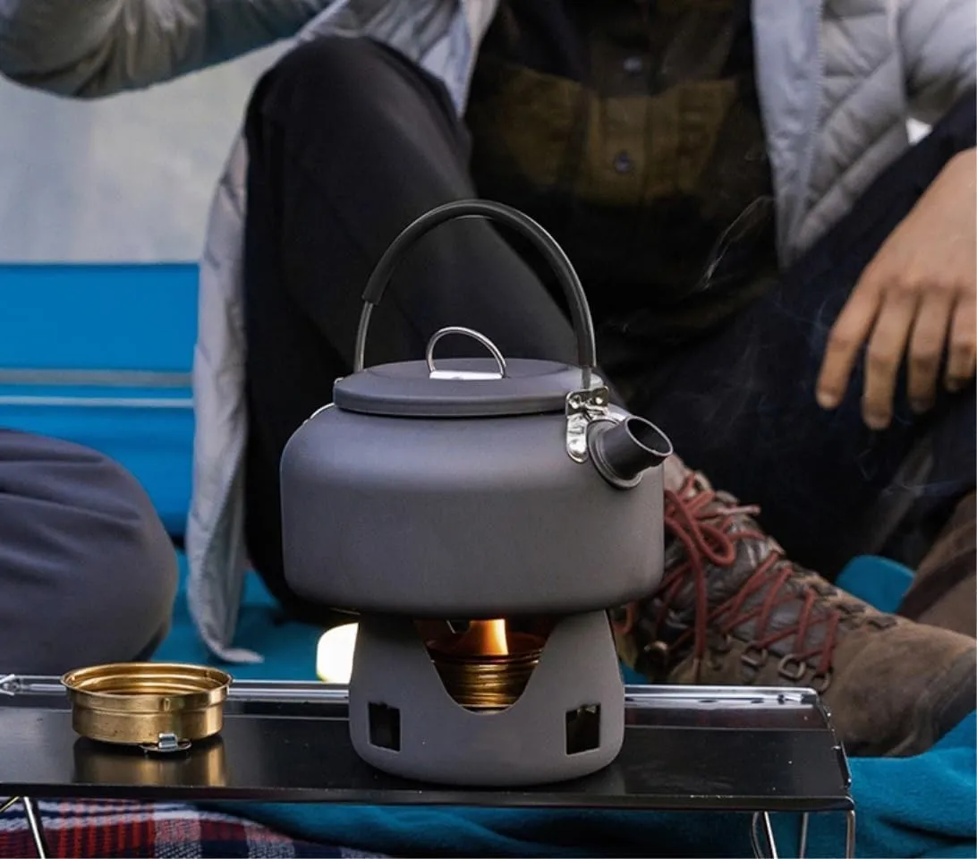 Camping Kitchen Utensil 1.4L Outdoor Kettle Tea Pot Coffee Pot Kettle Water Teapot Portable Camping Picnic Hiking Cookware for Outdoor Cooking(Red)