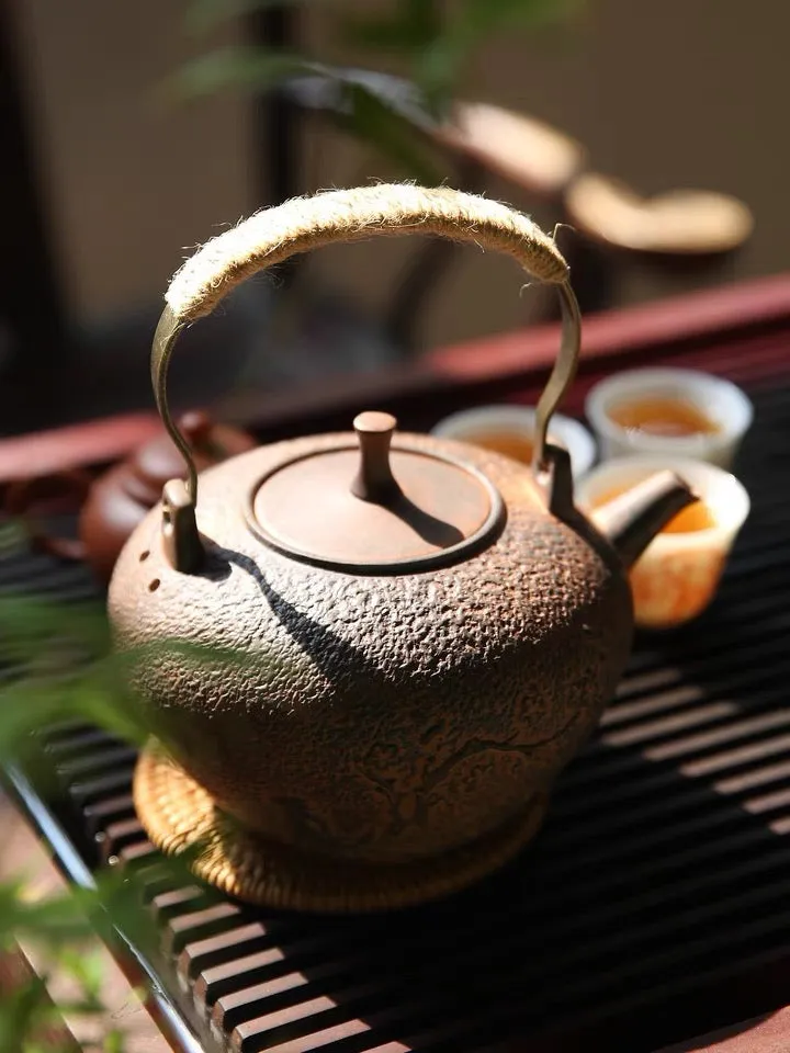 Chaozhou "Sha Tiao" Water Boiling Kettle with Artisanal Design 900ml