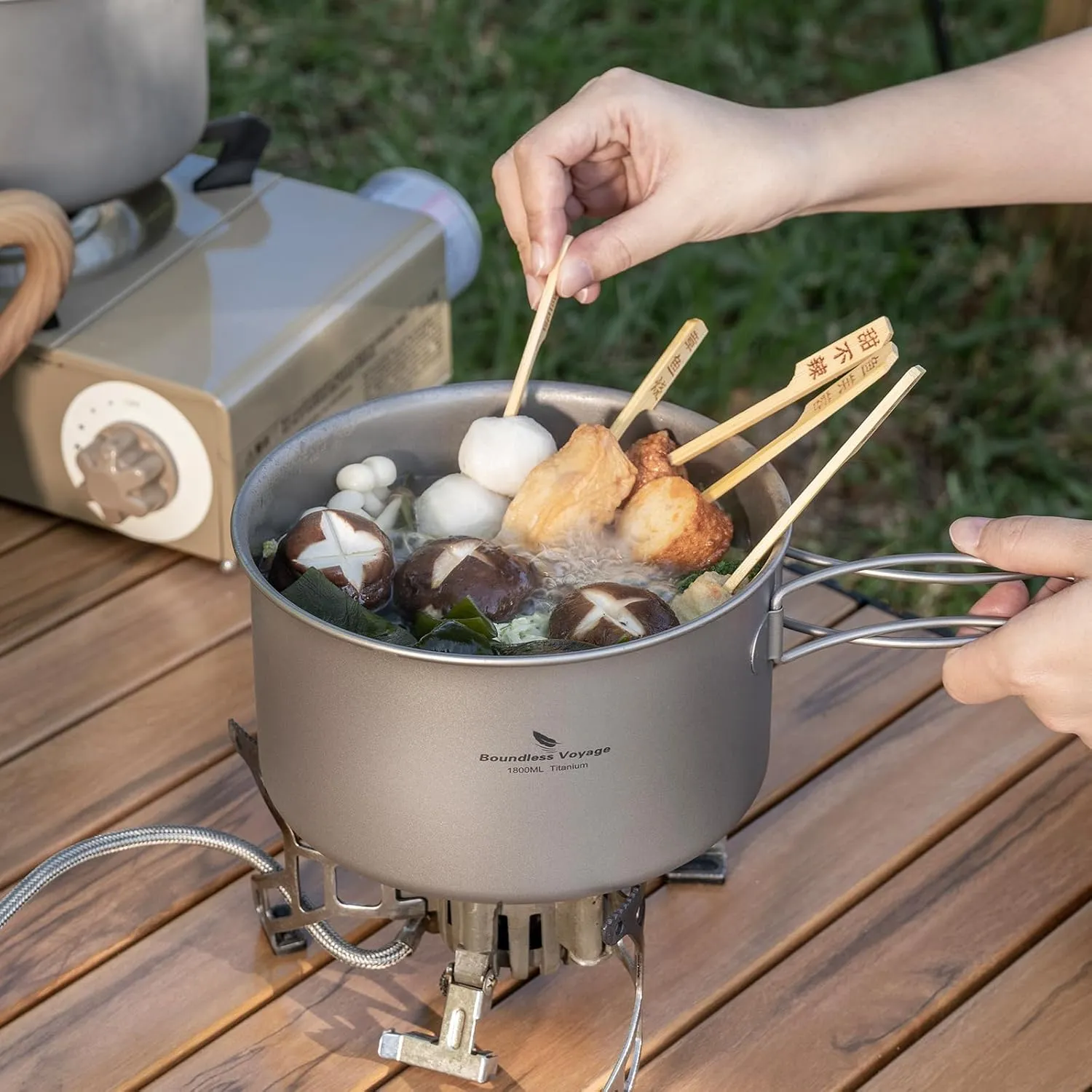 iBasingo 1.8L Titanium Cooking Pot with Lid Camping Cookware with Foldable Handle Outdoor Portable Lightweight Cooking Kit for Backpacking Hiking Picnic Fishing Mountaineering Ti2107C (1 pc)
