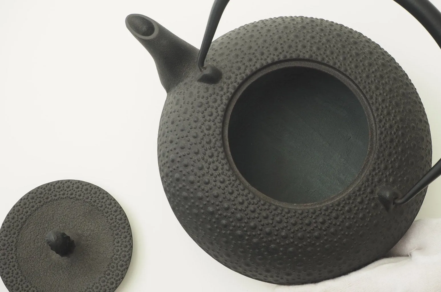 Nambu Ironware Kettle "Shinonome Kikko 1L"