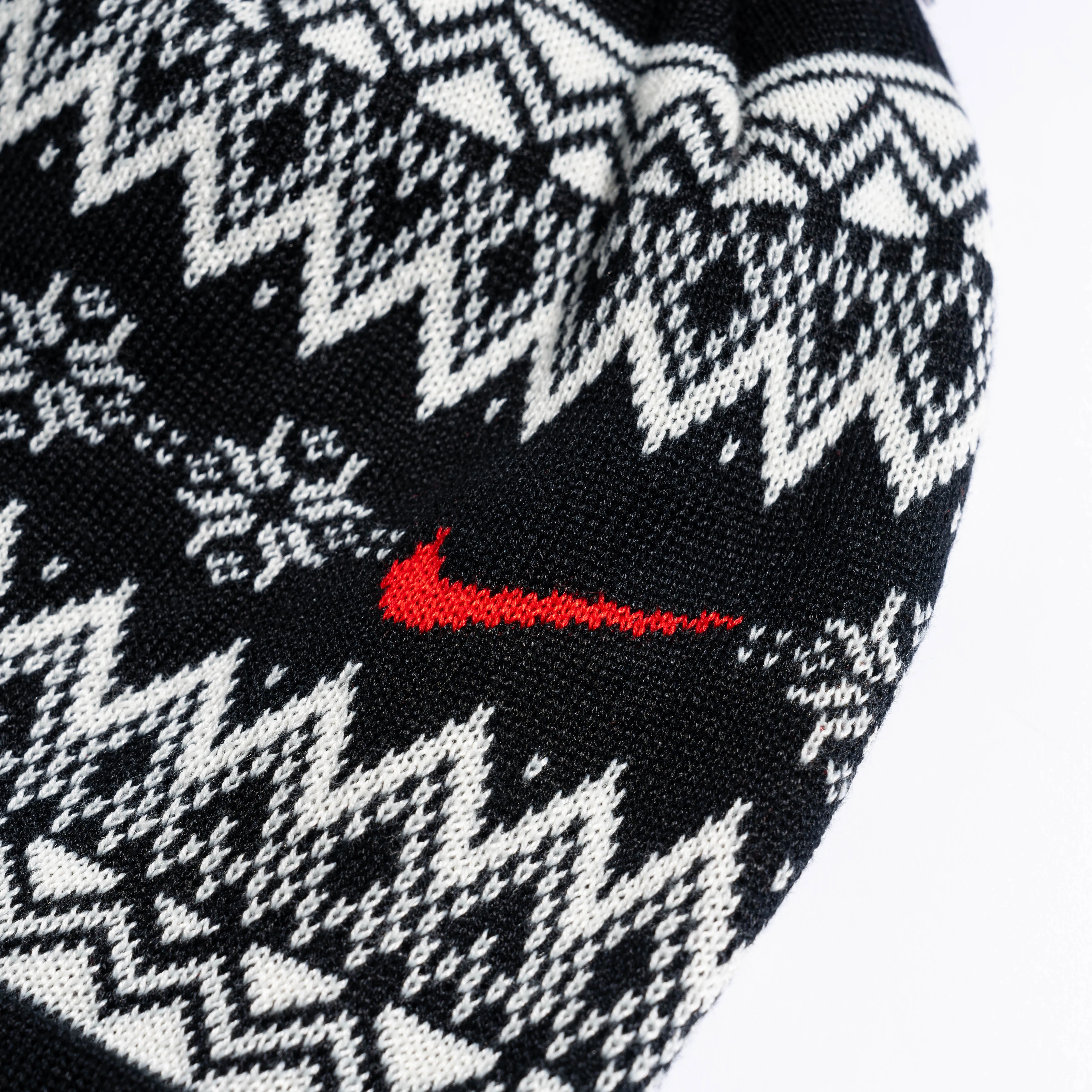 Nike Peak Fair Isle Beanie Black/University Red HF0188-010